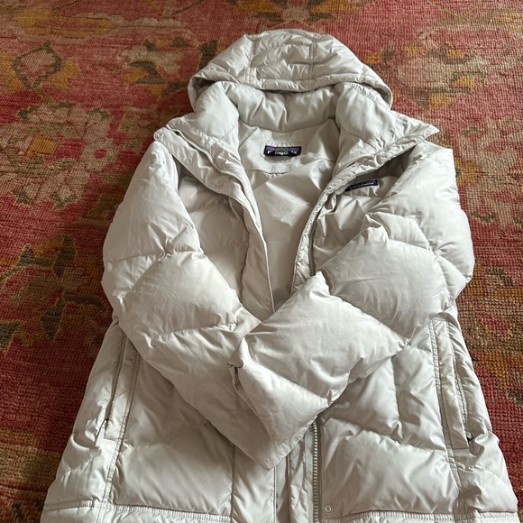 Patagonia Women's Puffer Jacket - Cream - Picture 4 of 10